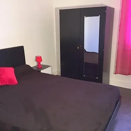 Votre Pelerinage En Grande Chambre A Appartamento *